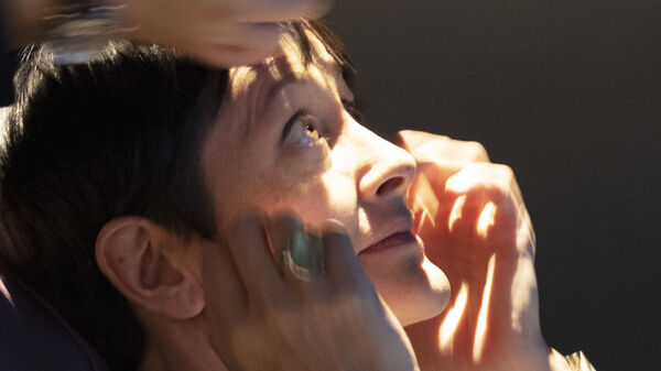 la CHOSE mentale - des NFT à l’œuvre d’art – Value Of Values, Maurice Benayoun, installation de neuro design interactif, beadman Kay Mei Ling, 2016-2021 © Moben