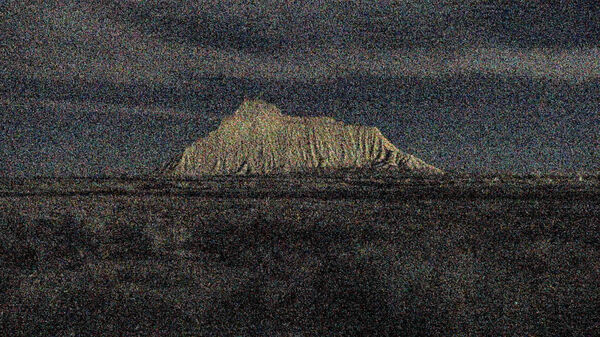 Anne-Charlotte Finel – Capture vidéo “Military Mountain”, musique de Luc Kheradmand, 2016, HD couleur, boucle © Anne-Charlotte Finel