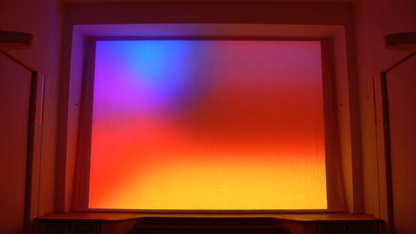Lola Meotti – Couleurs et fanfares | projection vidéo sonore, 64', dimensions variables | vue de l'exposition No world without gravity à La Loge, Bruxelles © Lola Meotti